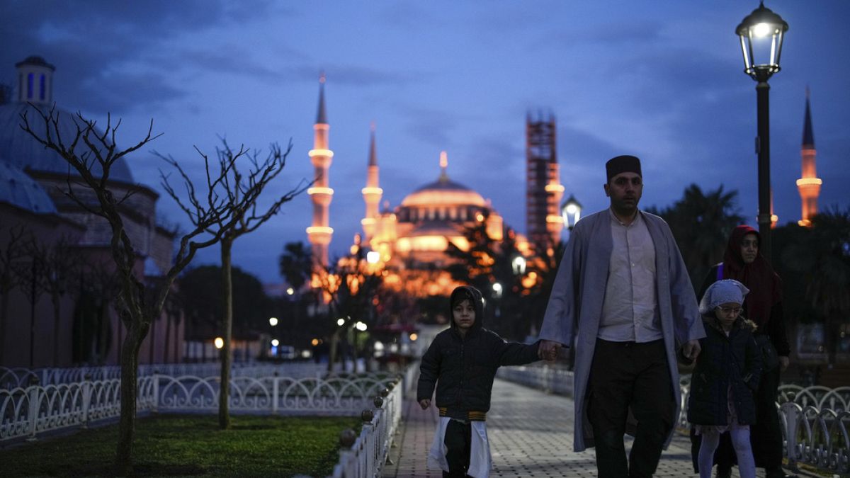 عيد الفطر على وقع الانقسام بين الدول: مواعيد متعددة والجدل يحتدم