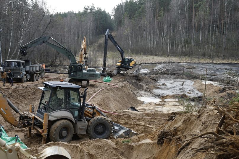 l'endroit où le véhicule blindé Hercules a été retrouvé submergé sur un terrain d'entraînement à Pabradė en Lituanie. 