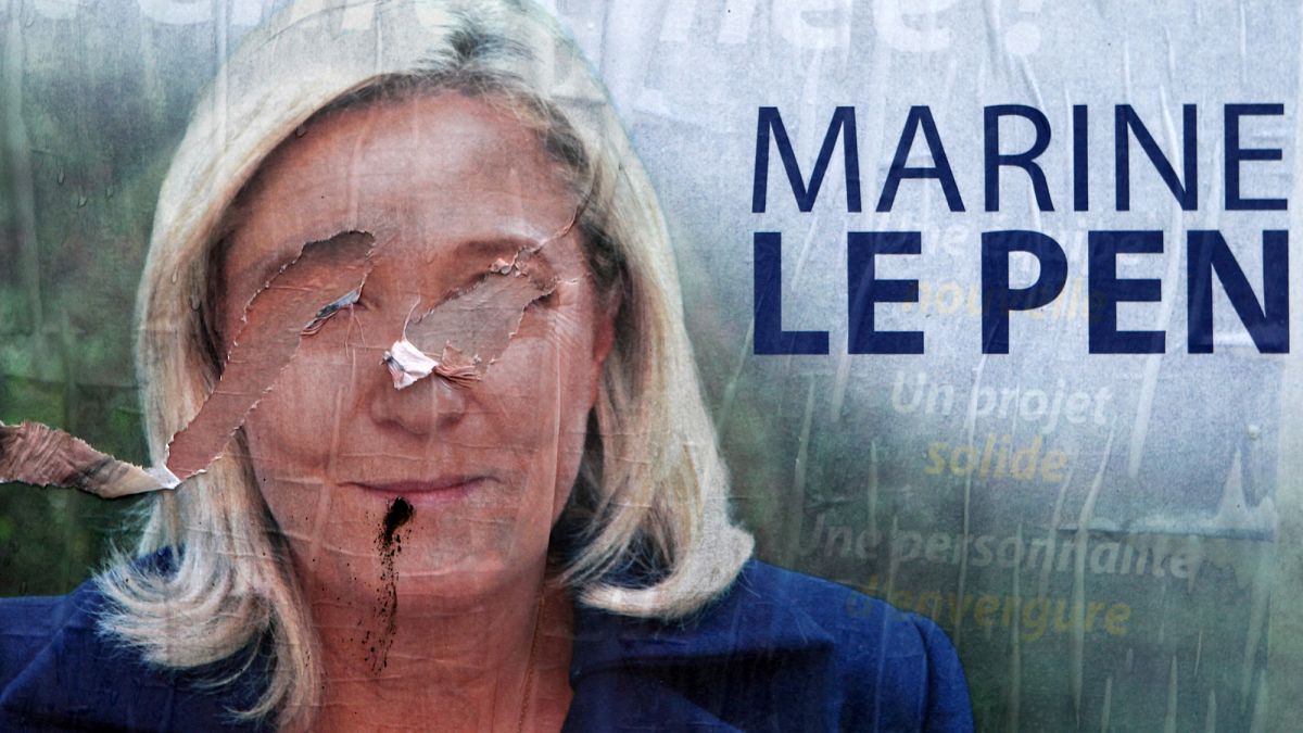 Kormányválságot szíthat Franciaországban a Marine Le Penre kirótt börtönbüntetés
