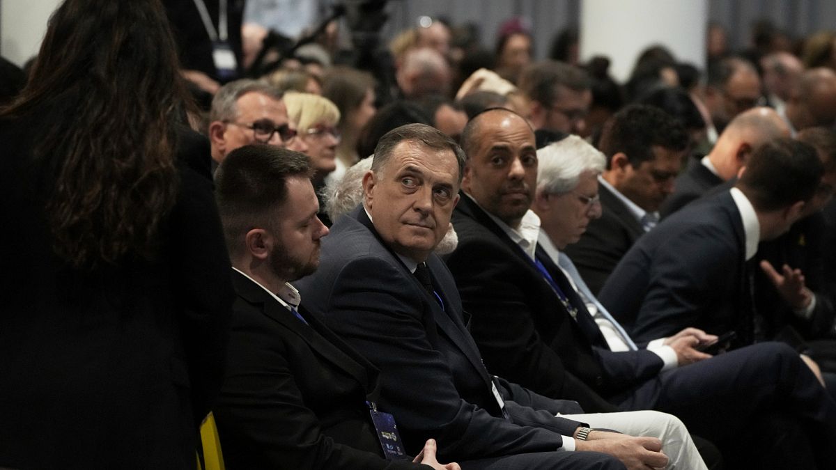 A letartóztatási parancs ellenére Moszkvában bukkant fel Milorad Dodik boszniai szerb vezető