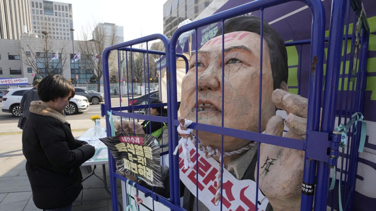 Pokol vagy mennyország? Pénteken dönt a dél-koreai elnök sorsáról az alkotmánybíróság