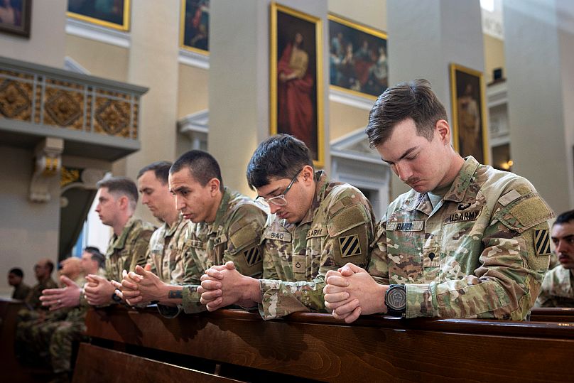 В главном католической храме Литвы, кафедральном соборе св. Станислава и св. Владислава в Вильнбсе, отслужили мессу по четырём американским солдатам, 30 марта 2025 года.
