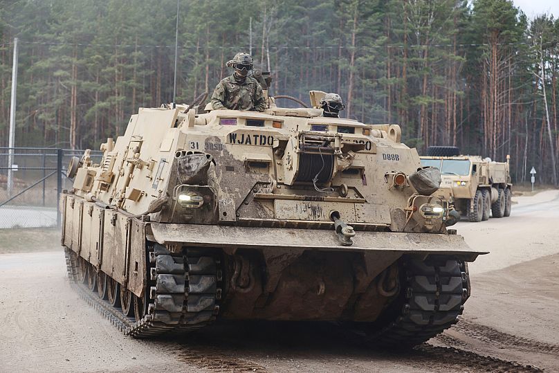 Un tank M88 Hercules, du même modèle que celui qui disparu le 24 mars, sur le terrain d'entraînement à Pabradé, au nord de Vilnius, en Lituanie, mardi 1er avril 2025.