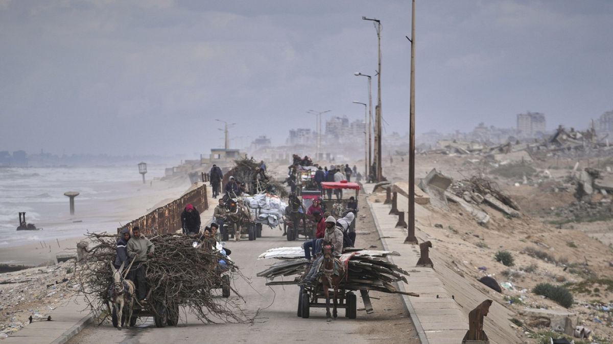 سكان غزة لا طاقة لهم على النزوح مع إصدار إسرائيل مجددا أوامر إخلاء واسعة النطاق