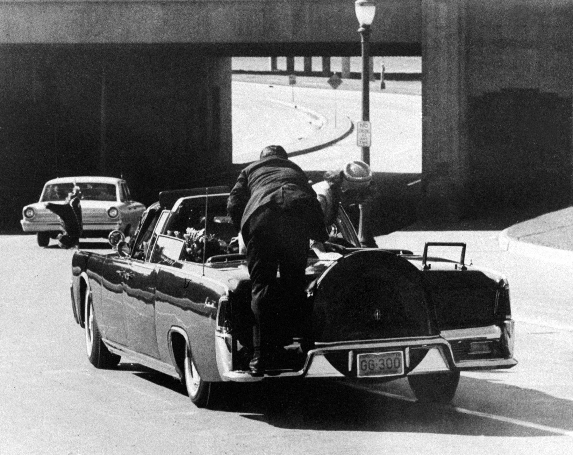 jfk-director-oliver-stone-calls-for-investigation-into-presidential