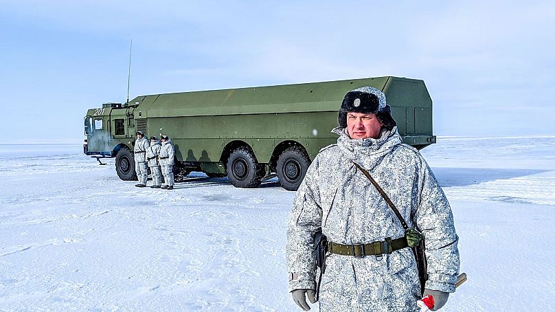 Mobil orosz rakétaegység az Arktik-körzet egyik jégszigetén