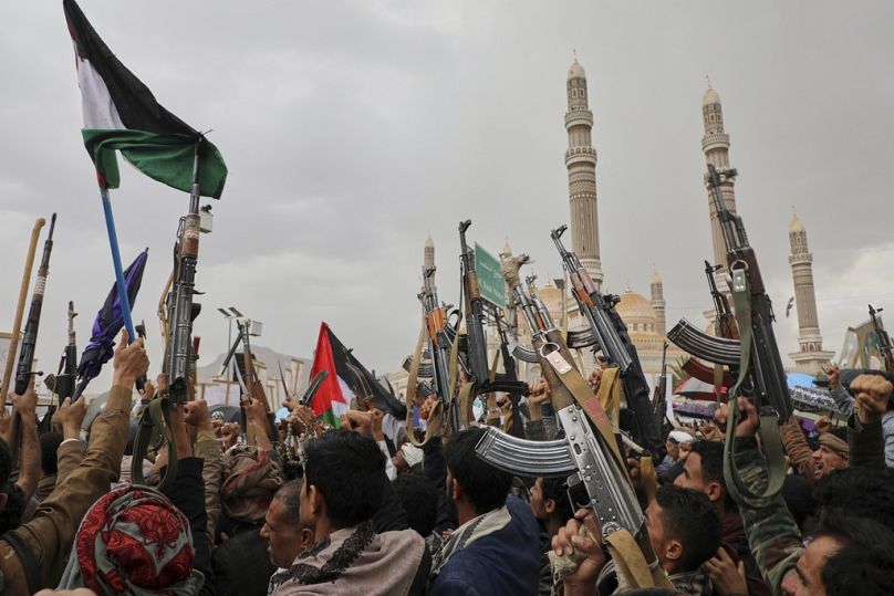 Hűti fegyveresek Szanaában