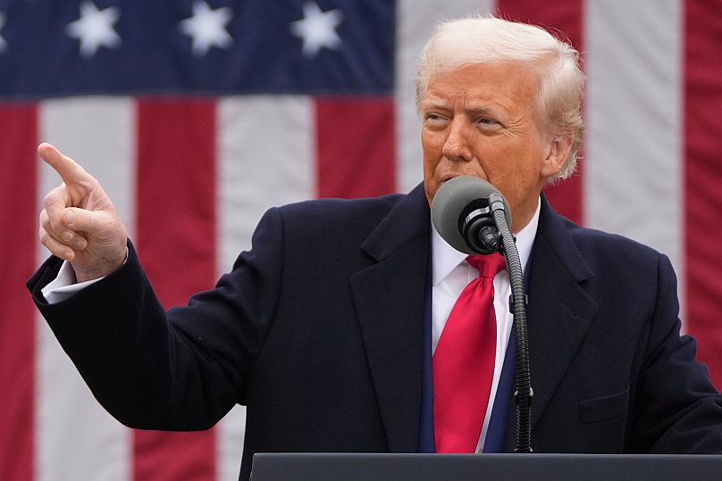 Prezydent Donald Trump przemawia podczas uroczystości ogłoszenia nowych ceł w Ogrodzie Różanym w Białym Domu, środa, 2 kwietnia 2025 r,