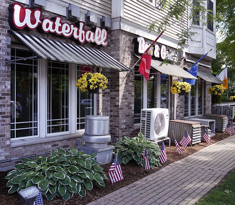 A cantoni Waterfall Bar & Grille, 2024 júniusában