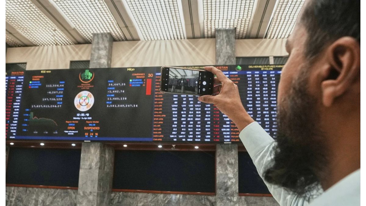 أسواق الشرق الأوسط تتهاوى تحت وطأة الرسوم الأمريكية وهبوط في أسعار النفط