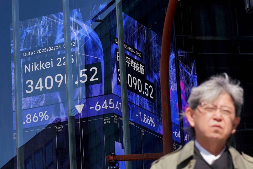 A tokiói tőzsde nagyot esett