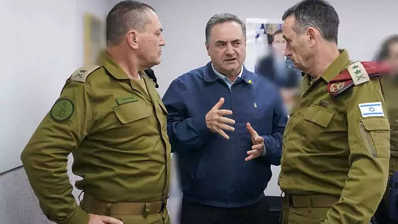 Katz izraeli védelmi miniszter a hadsereg vezetőivel (korábbi felvétel)