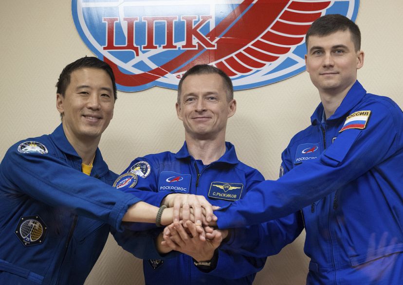 NASA astronaut and Russian crewmates arrive at the International Space ...