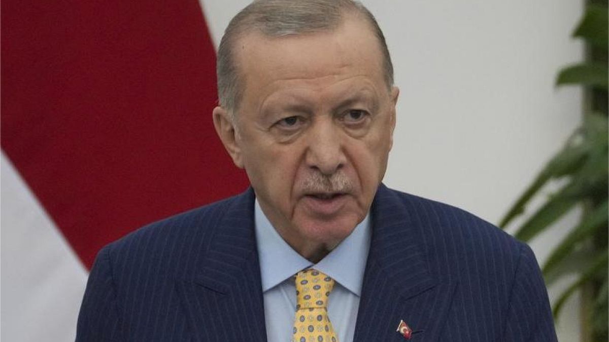 بتهمة "إهانة الرئيس".. إردوغان يقاضي زعيم المعارضة التركية