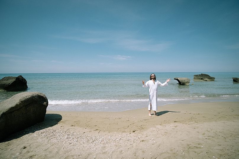 «Εδώ μιλάνε για λατρεία» 