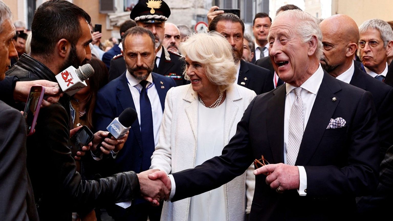 Ο βασιλιάς της Βρετανίας Κάρολος Γ' και η βασίλισσα Καμίλα στη Ρώμη.