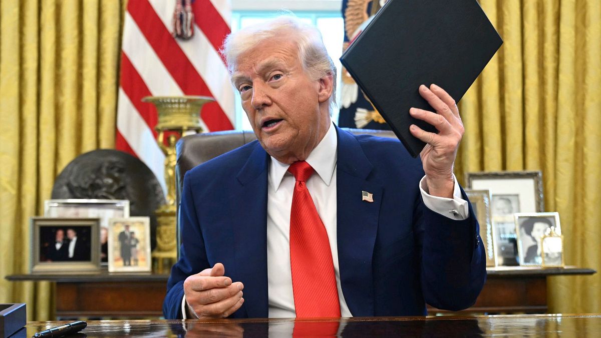 Por qué ha pausado Trump la imposición de aranceles en todo el mundo, con  la excepción de China? | Euronews