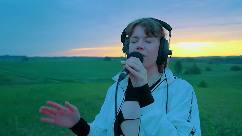 Still from the "Trava Murava” music video, Niczos x Swada, 2024