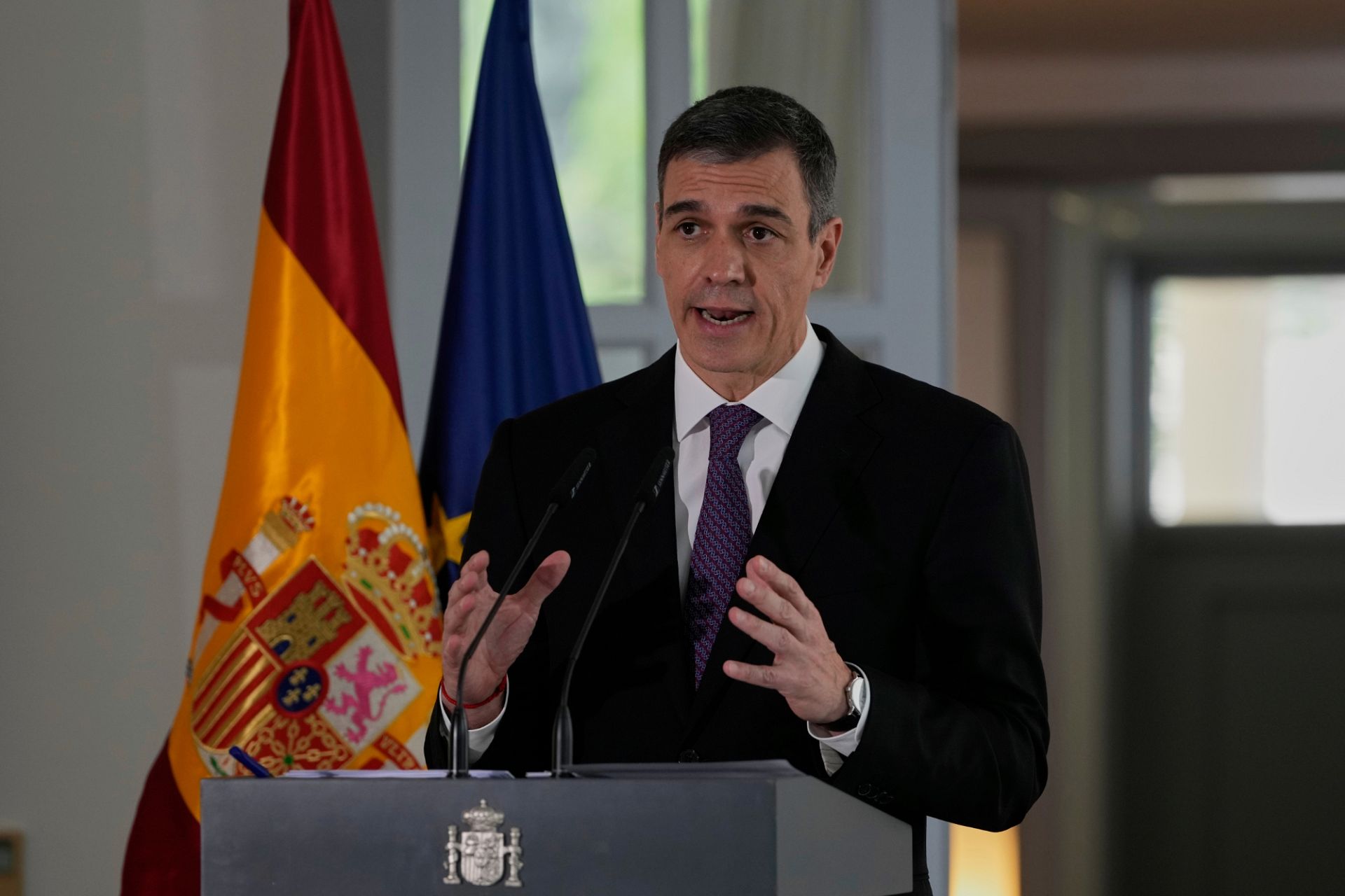 Xi calls for fair global governance during meeting with Spain's Sánchez