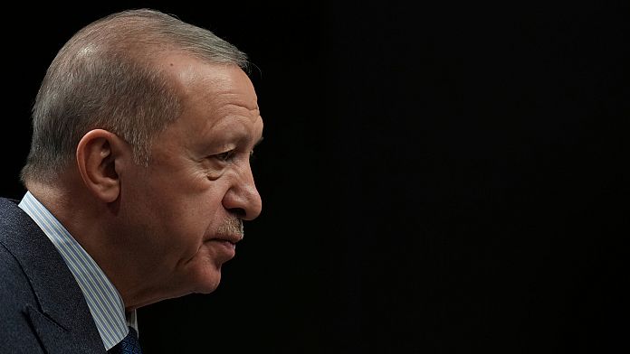 Erdoğan posiziona la Turchia come punto di stabilità per la sicurezza europea e la Siria