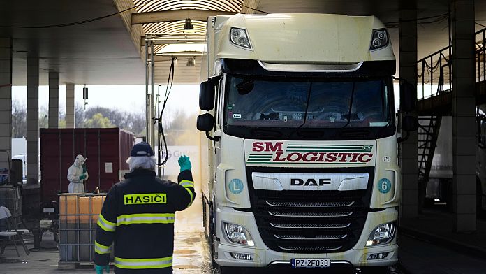 Afta epizootica, Praga mantiene i controlli alla frontiera cecoslovacca per impedire il contagio