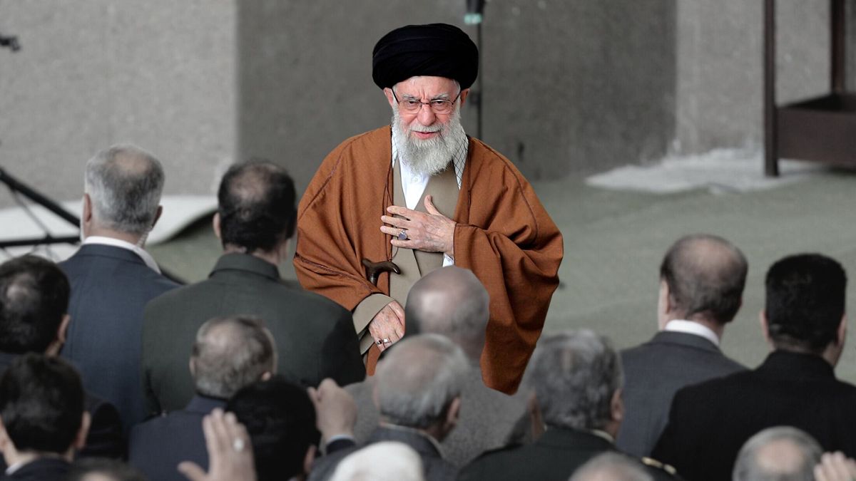 علی خامنهای، رهبر جمهوری اسلامی ایران علی خامنهای، رهبر جمهوری اسلامی ایران