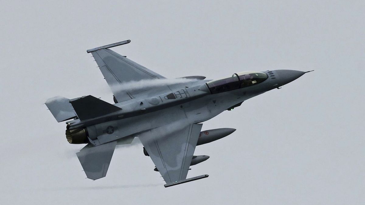 في حفل رسمي.. بلغاريا تكشف عن طائراتها الجديدة من طراز F-16 ضمن خطة لتعزيز قدراتها العسكرية