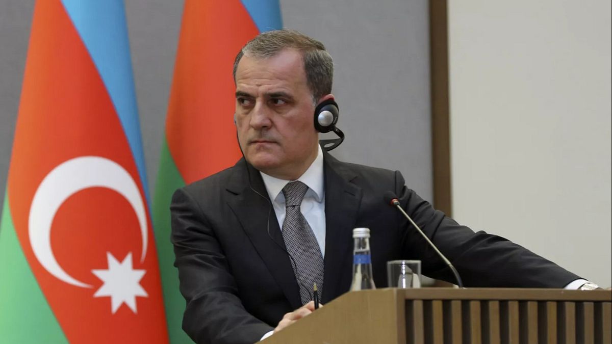وزير الخارجية الأذربيجاني يشترط تعديل الدستور الأرميني لإتمام اتفاق السلام
