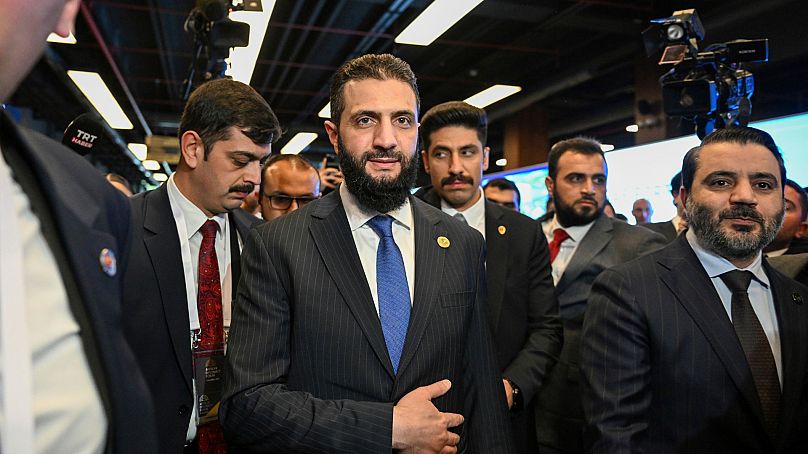 احمد شرع (وسط) به اتفاق اسعد شیبانی (راست) در سفر به آنتالیا