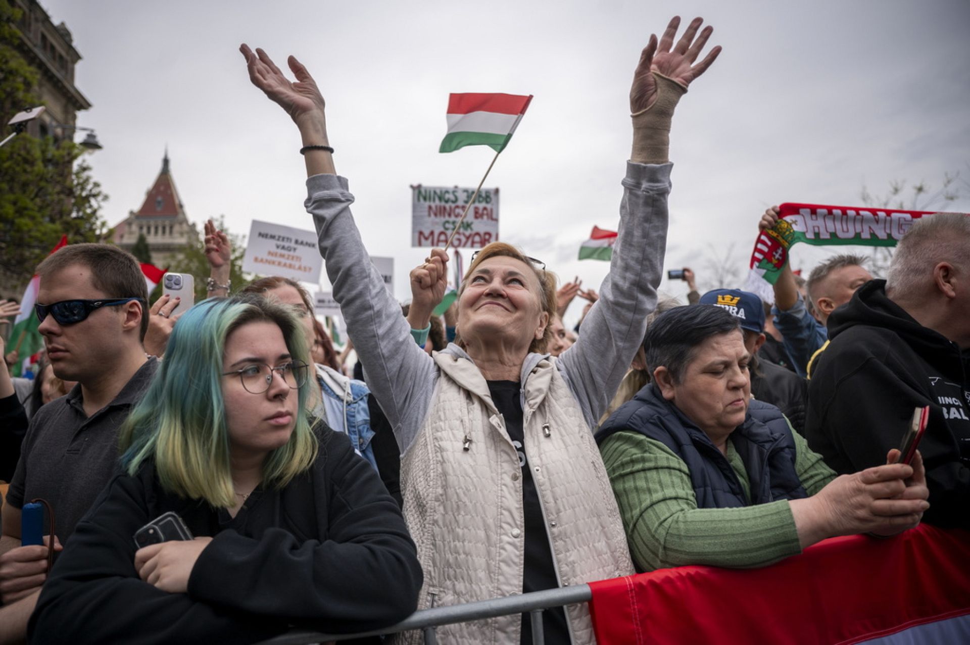Ungarns Oppositionsf hrer P ter Magyar H lt Kundgebung In Budapest Ab Ungarns Oppositionsf hrer P ter Magyar H lt Kundgebung In Budapest Ab