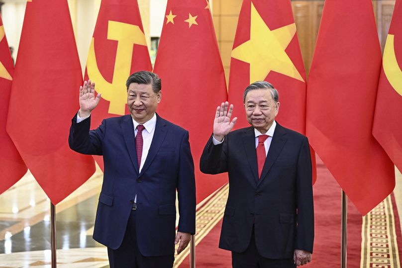Xi Jinping i przywódca wietnamskiej partii komunistycznej To Lam