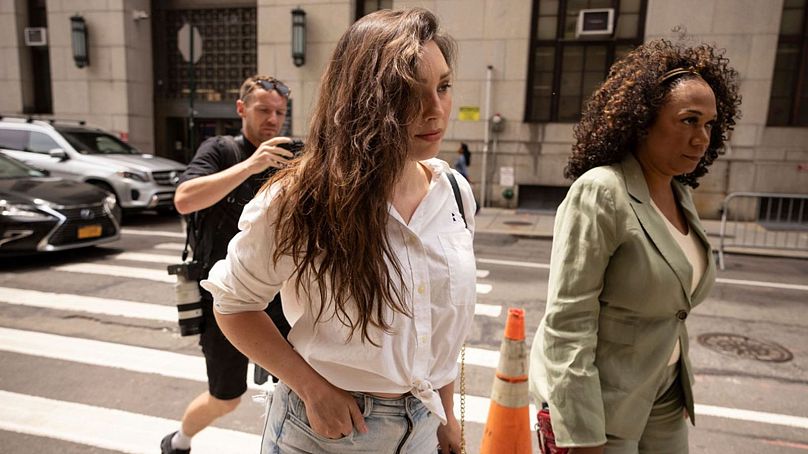 Jessica Mann,  en los exteriores del tribunal en Manhattan en julio de 2024