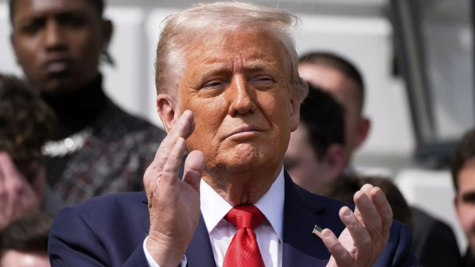 Trump News: Die neuesten Entwicklungen und Einblicke Öffentliche Wahrnehmung und kulturelle Auswirkungen der Trump News