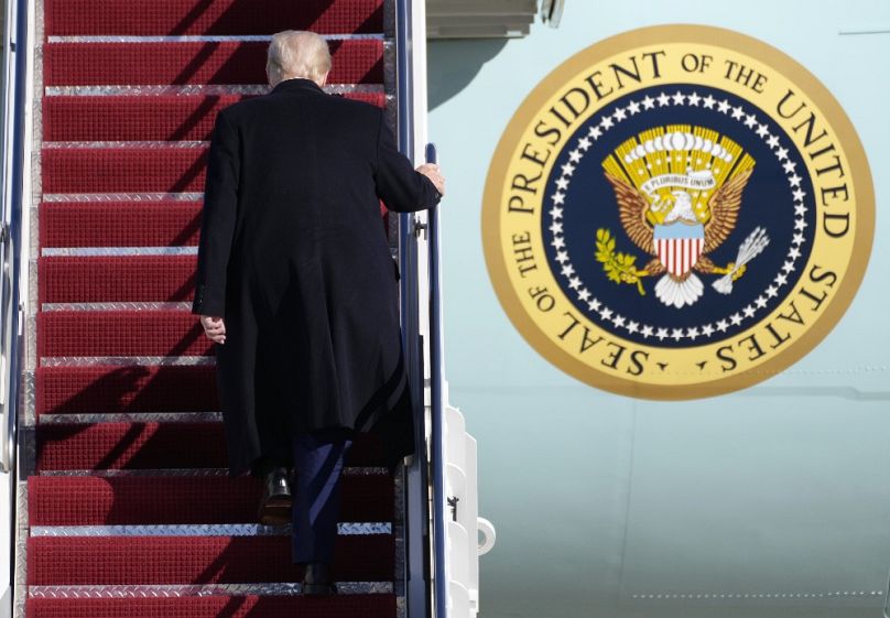 Donald Trump felszáll az elnöki különgépre, útban West Palm Beachbe, 2025 februárjában