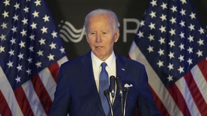 Biden e Obama contro Trump: “Distrugge la previdenza sociale e minaccia le università”