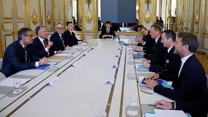 US officials arrive in Paris for critical talks with European leaders on Ukraine's future