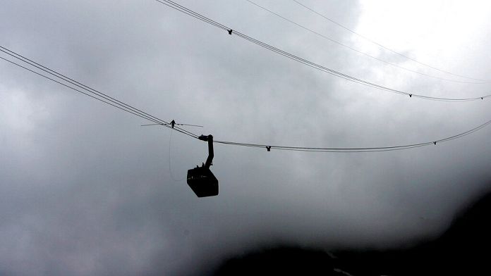 Castellammare di Stabia, precipita cabina funivia a monte Faito: quattro morti e un disperso