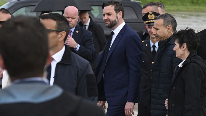 JD Vance è a Roma: il vicepresidente Usa dalla premier Meloni dopo visita a Trump