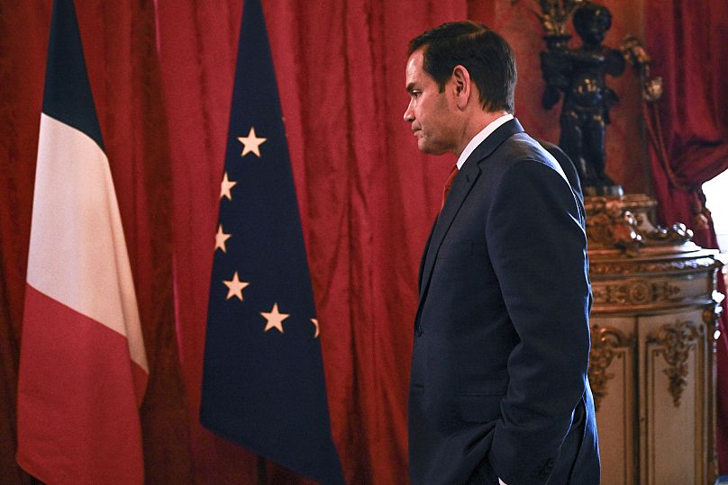 ABD Dışişleri Bakanı Marco Rubio, Ukrayna konusunda yapılan üst düzey görüşmelerin ardından toplantıdan ayrılıyor, Paris, 17 Nisan 2025.