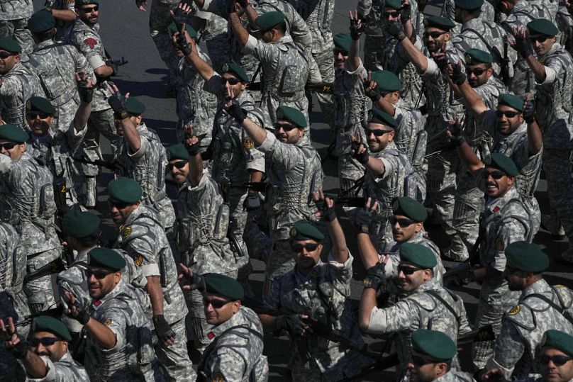 عرض عسكري بمناسبة يوم الجيش الوطني، أمام ضريح مؤسس الجمهورية الإيرانية الراحل آية الله الخميني، في طهران، إيران، الجمعة 18 أبريل 2025. 