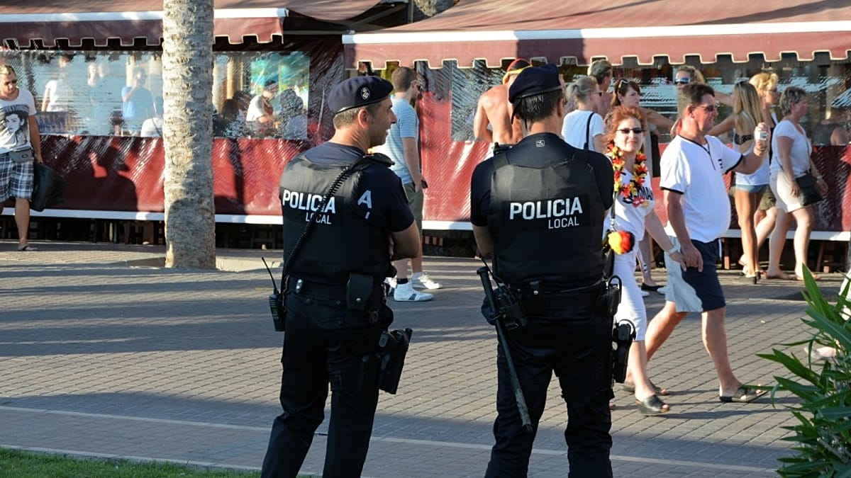 Tömegverekedés Mallorcán: diákok összecsaptak a szigeten
