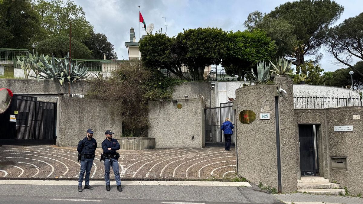 سفارت عمان در شهر رم ایتالیا در هنگام برگزاری مذاکرات ایران و آمریکا