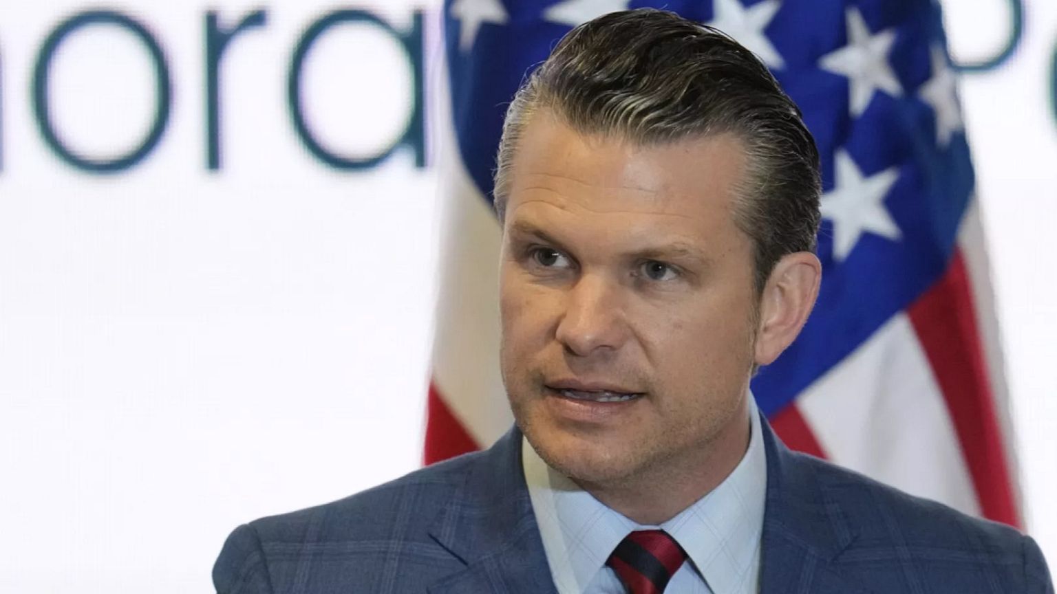 Pete Hegseth partilhou pormenores de ataque no Iémen num segundo grupo do  Signal | Euronews