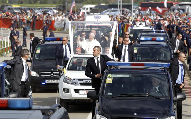Papież w drodze na mszę św. kończącą Światowe Dni Młodzieży w Krakowie, 31 lipca 2016 