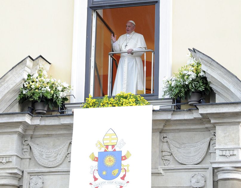Franciszek w oknie Pałacu BIskupów w Krakowie, lipiec 2016 roku