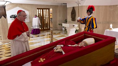 Vatican : les cardinaux convoqués pour organiser les funérailles du pape