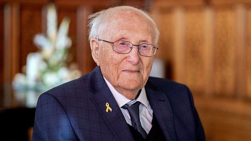 Albrecht Weinberg ist ein 100-jähriger Zeitzeuge. Er macht sich Sorgen, wer in Zukunft seine Geschichte weitererzählt.