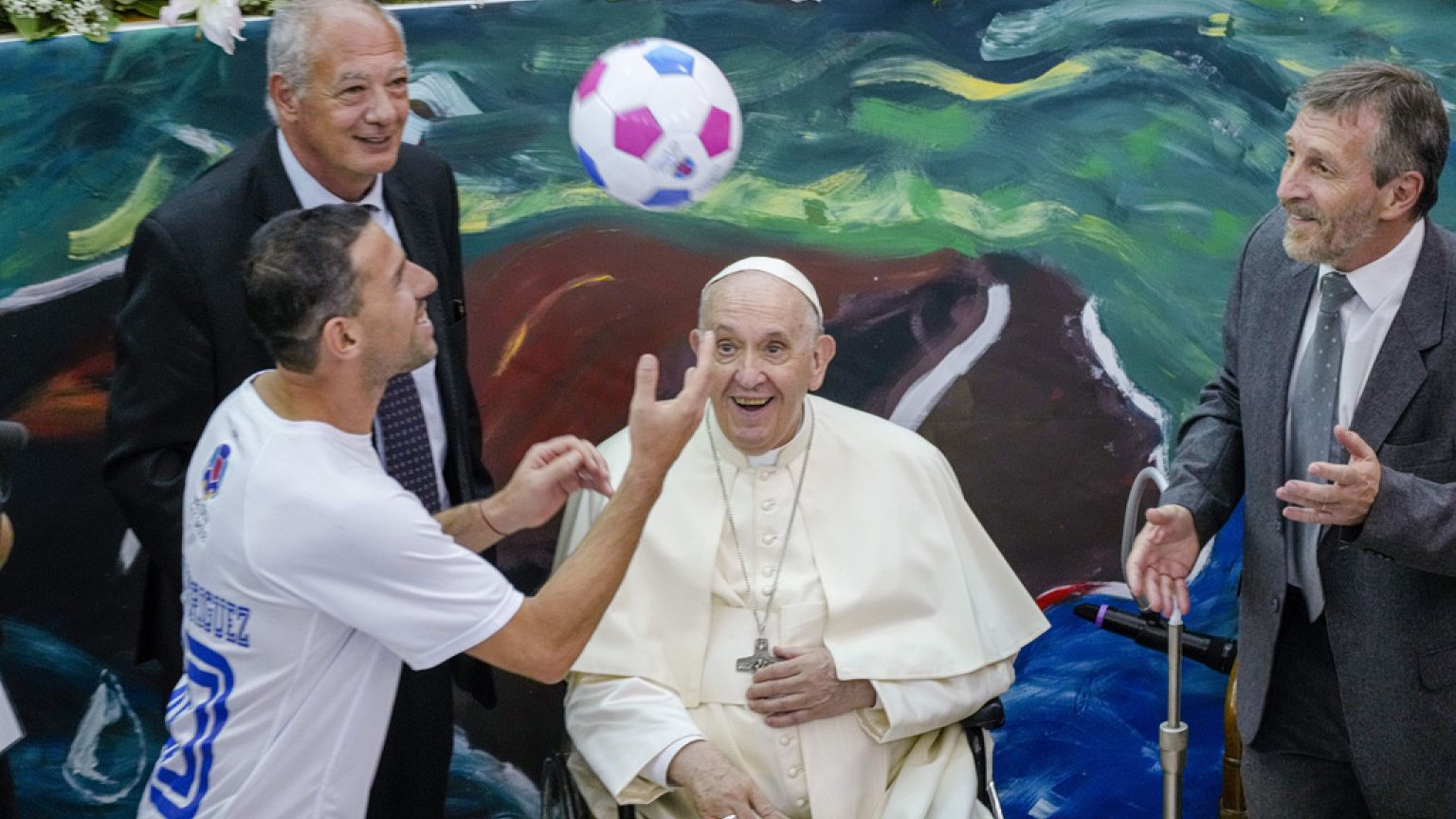 La visita de la dirigencia de San Lorenzo al Papa Francisco: regalo
