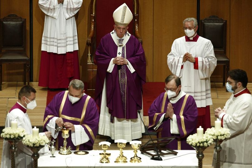 Divina Liturgia en la Sala de Conciertos de Atenas en 2021