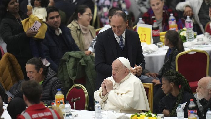 Gli ultimi momenti e le ultime parole di Francesco: la cena, il malore e il saluto all'infermiere